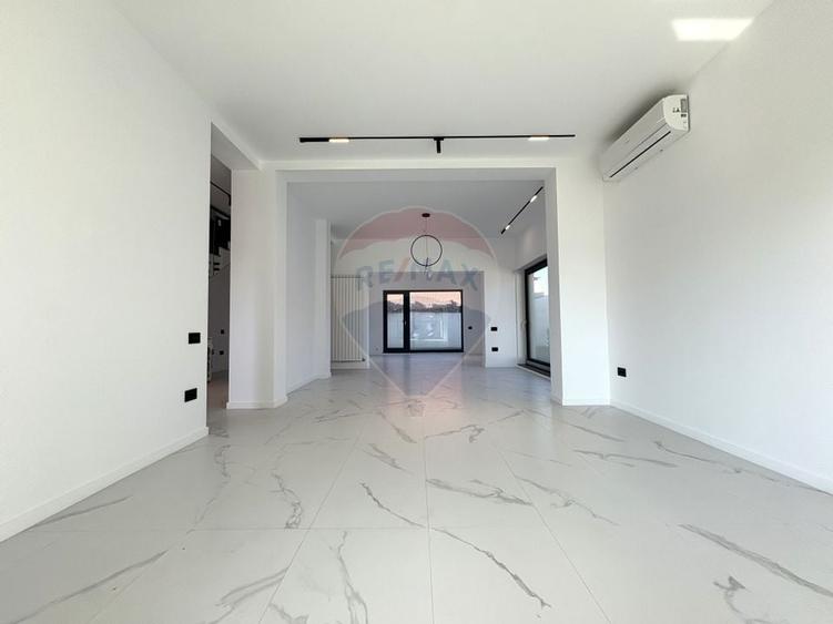 Casă / Vilă cu 8 camere de închiriat în zona Faleza Nord - 8