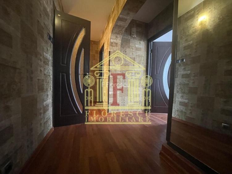 Centru! Apartament 4 camere!