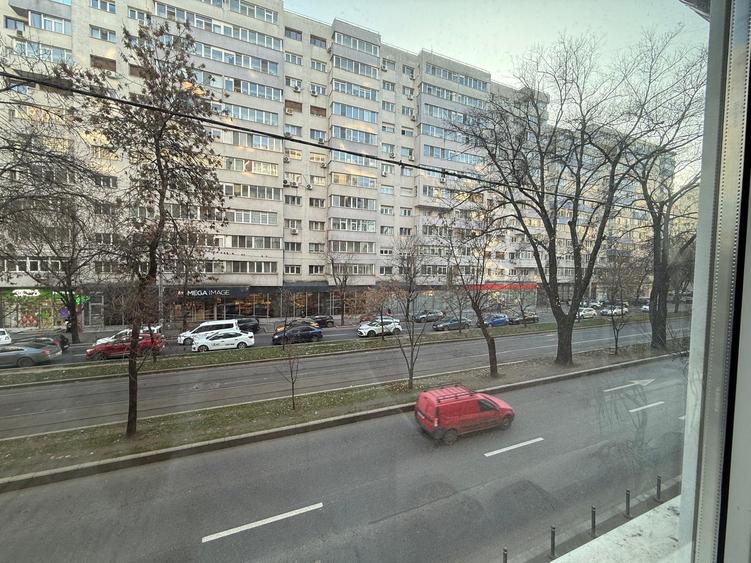 Victoriei, Titulescu,3 camere decomandat,82 mp, etaj 1,bloc 1979, OCAZIE - 1