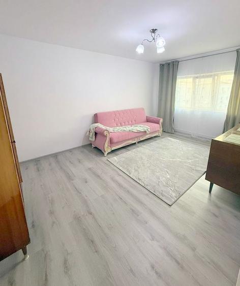 Apartament cu 2 camere decomandat în Est