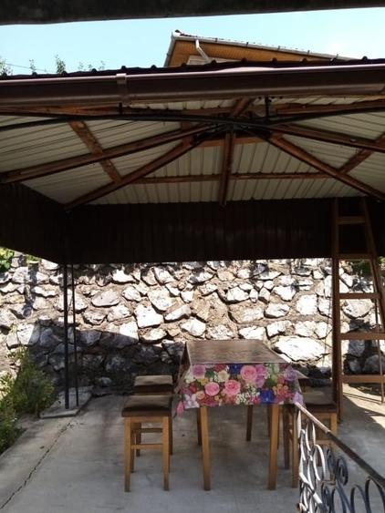 Locuință cu priveliște: Casă bifamilială într-o locație liniștită. - 4