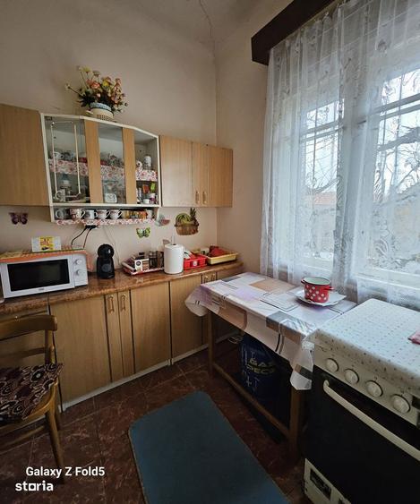 Casa de vanzare | Ideala pentru locuin?a, clinica zona Ec. Teodoroiu - 1