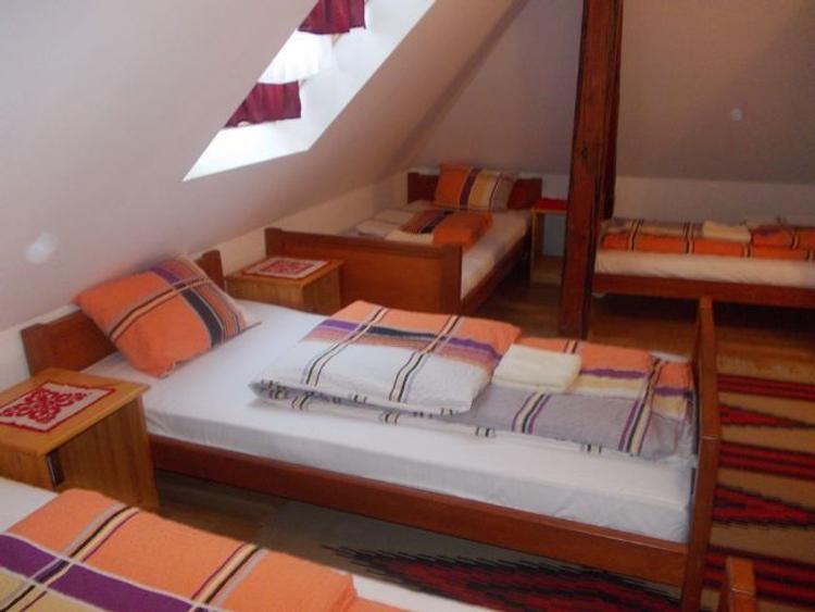 Pensiunea Arpád..de vanzare in inima judetului Harghita/in Secuime/,la doar 2 km de orasul Cristuru  - 5