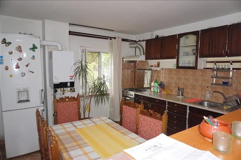 Apartament cu 4 camere si CT in 1 Mai - 9