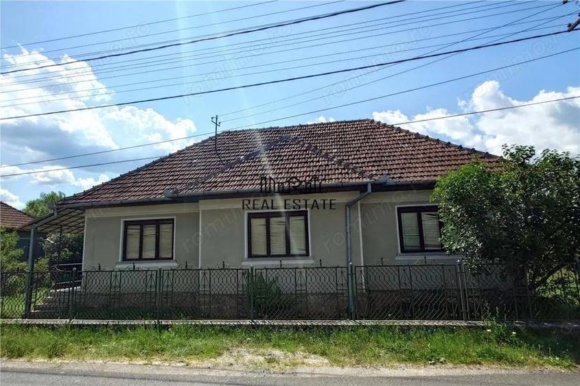 Teren generos si casa din caramida in satul istoric Tebea - 2