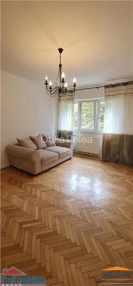 Apartament 2 camere et.1 pe B-dul Revolutiei, zona Banca ING Podgoria Apartament 2 camere et.1 pe B-dul Revolutiei, zona Banca ING Podgoria