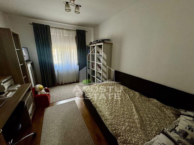 Apartament cu 3 cmarere, 2 locuri de parcare, zona Torontal - 5