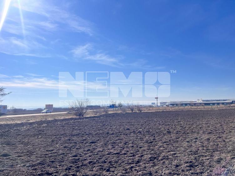 Teren agricol extravilan de 10000 mp, în Stroiești
