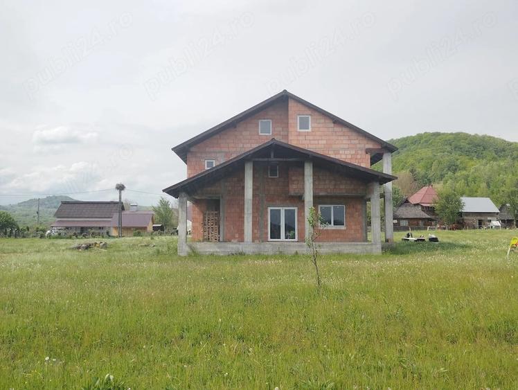 Casă cu Teren 3200 Mp în Lăpuș