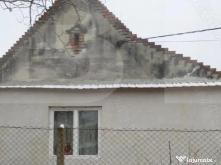 Casa de vanzare intr-o zona lini?tita, sus pe deal, cu - 2