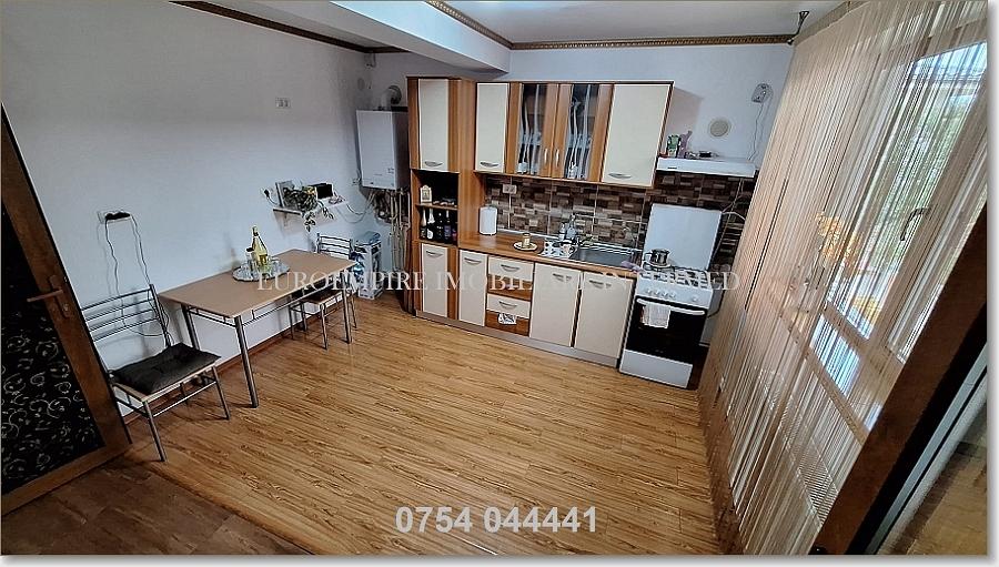 Vila+casa de vanzare zona Km 5 - 18