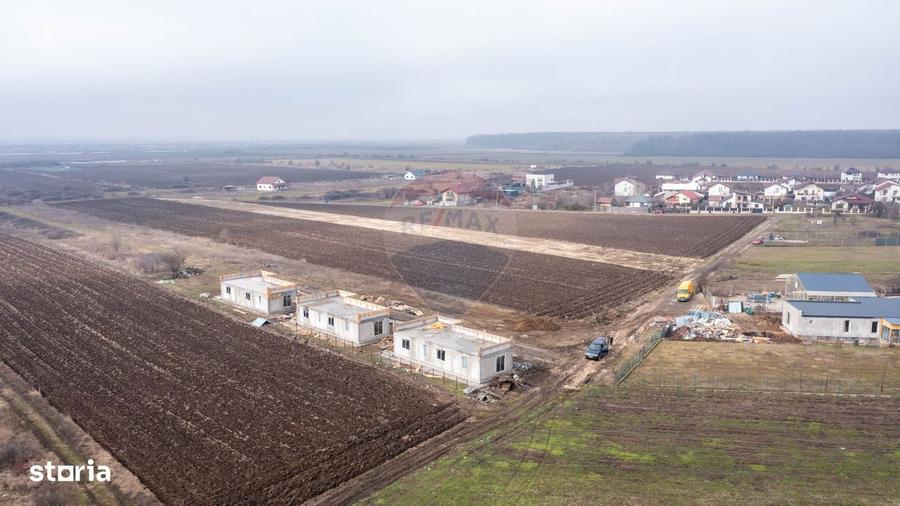 Case noi de vanzare in Sabareni 3 camere, eficienta si confort modern - 10