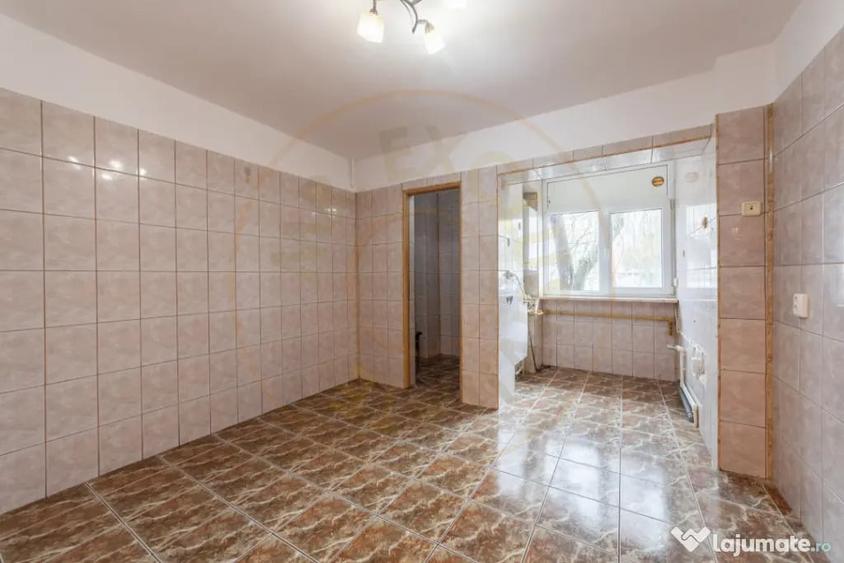 Apartament 5 camere parter an 1992 zona Rolast-Jumbo - 2