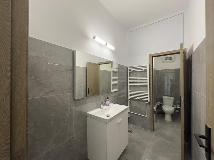 Spatiu clinica - 8 cabinete noi - 200mp, Centrul Civic Iasi - 16