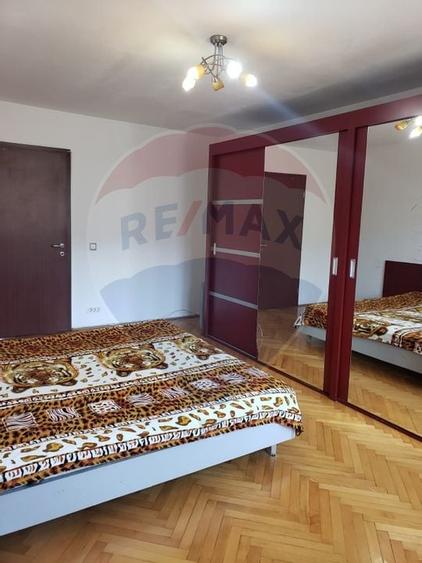 Apartament cu 3 camere in zona Polivalenta - 4