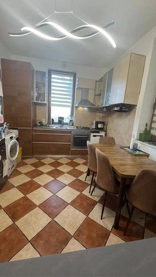 Apartament cu 3 camere la vila cu curte proprie ,stadion Letea Bacau - 1