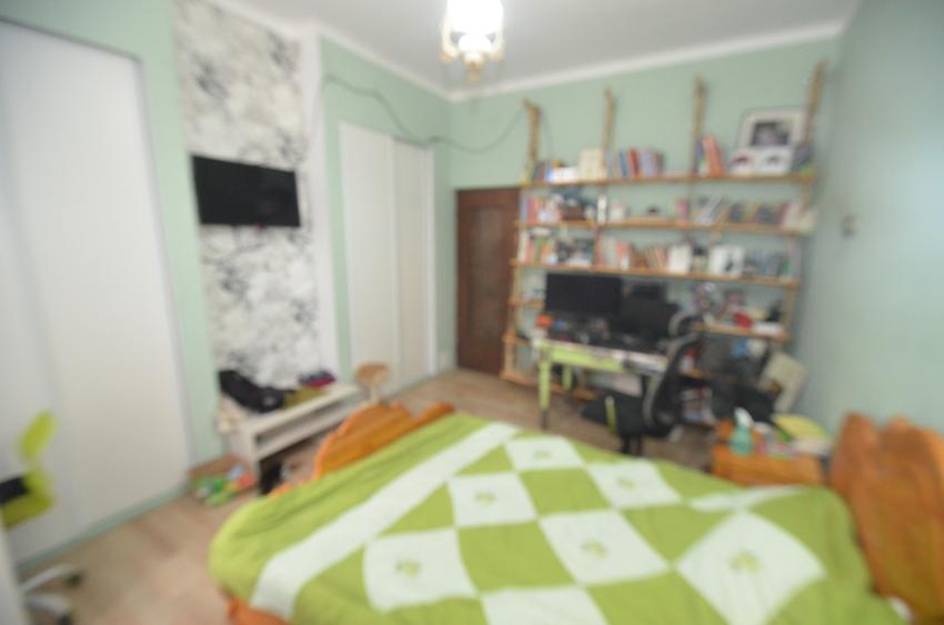 Apartament cu 3 camere si curte - 2