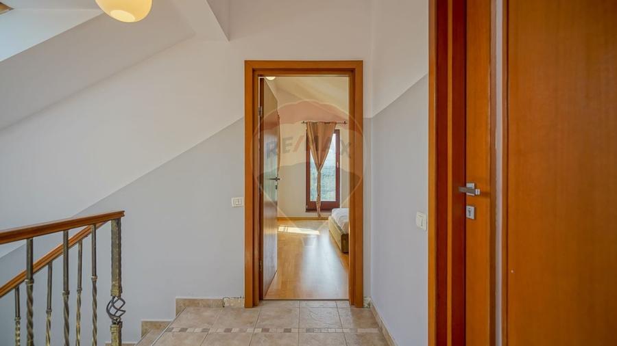 VILA PANORAMICA PE DRUMUL POIENII –PRIVELISTI UNICE ASUPRA BRASOVULUI - 24