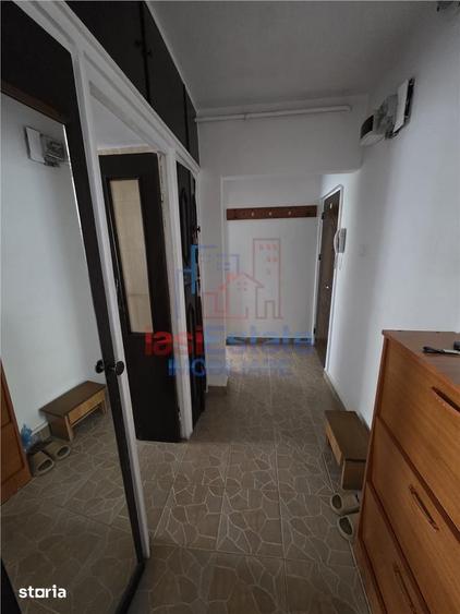 Apartament cu 3 camere semidecomandat, mobilat în Dacia
