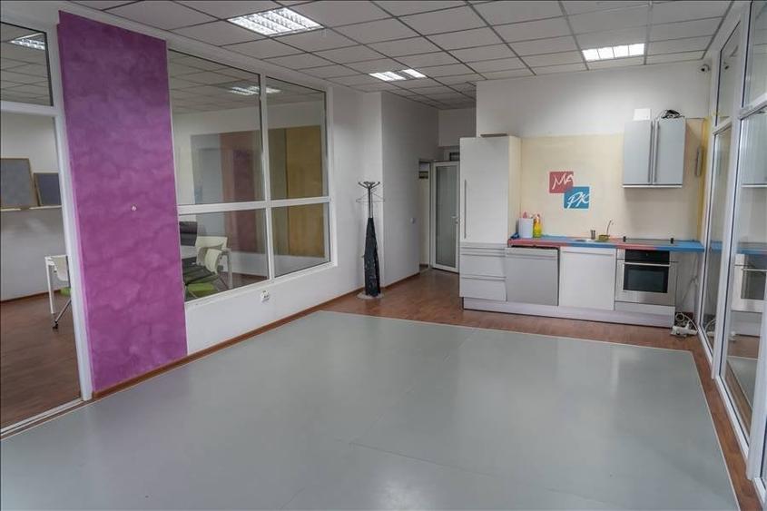 Birouri cu intrare din strada langa aeroport - 5