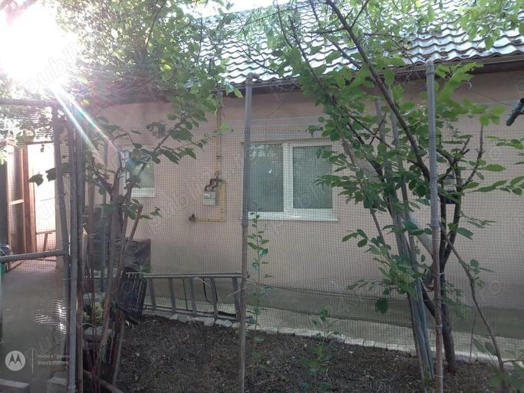 2 camere   in CASA  -central  -curte comuna-intrare separata - 1