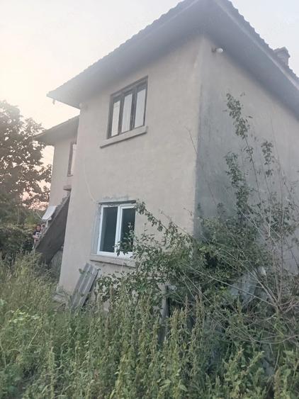 Casă cu 8 camere cu Teren 6000 Mp în Bărăști