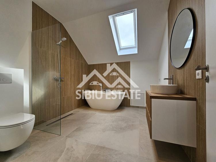 Duplex cu 4 camere cu Canalizare în Șura Mică