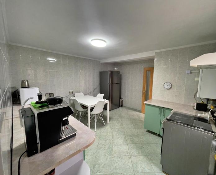 Casă de vânzare în zona Militari,la doar 10 minute de metrou Gorjulu! - 2