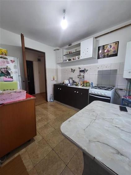 Apartament 3 Camere, Decomandat etaj 2 din 3 - 10