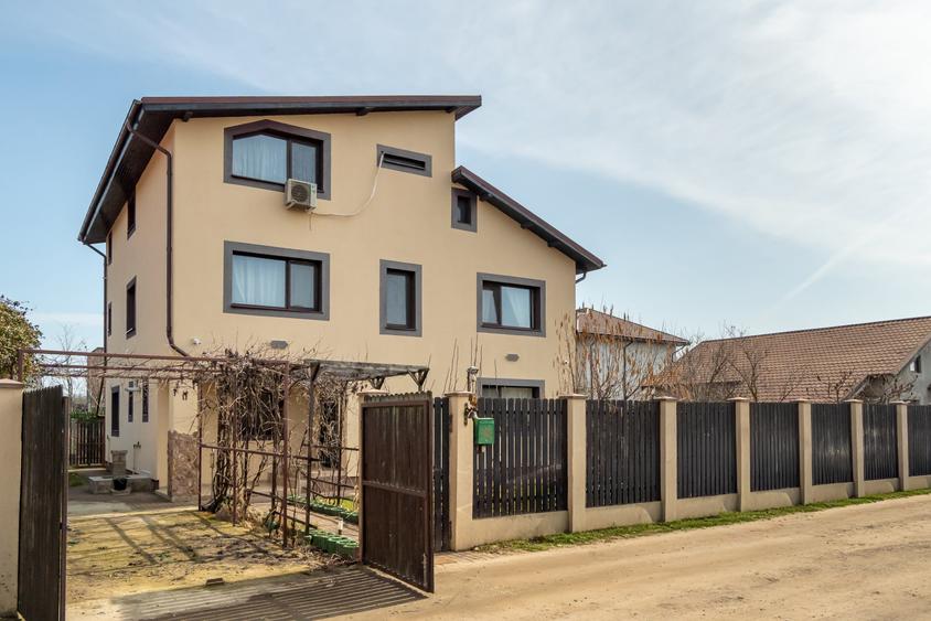 Vila de vanzare Branesti,,teren suplimentar, gata de mutare si acces rapid. - 1