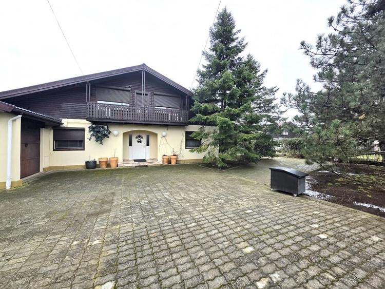 Vila deosebita de vanzare in Otopeni langa ''Ana Aslan'' - arhitectura germana - 69