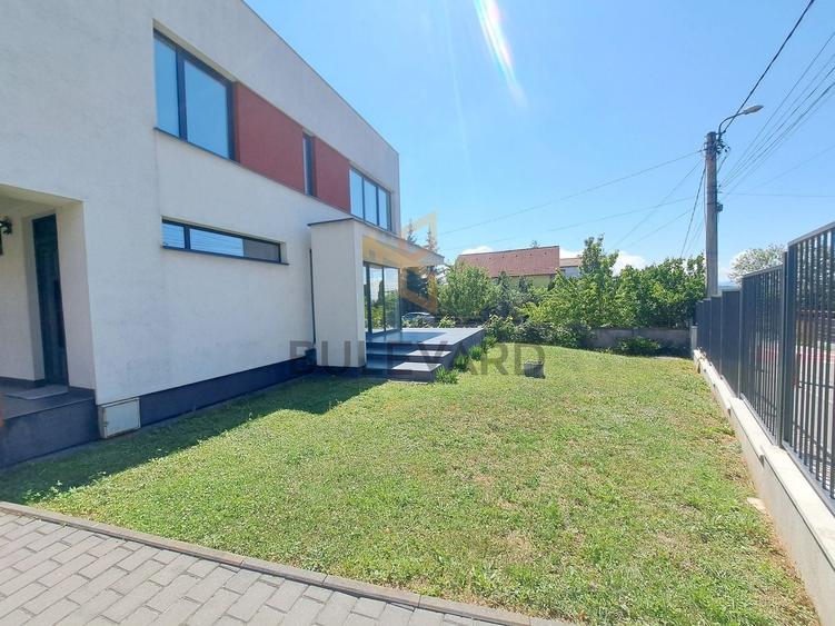 Duplex cu 4 camere cu Canalizare în Europa