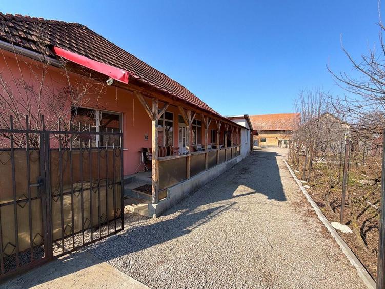 Casă individuală cu 4 camere cu Canalizare în Pachia