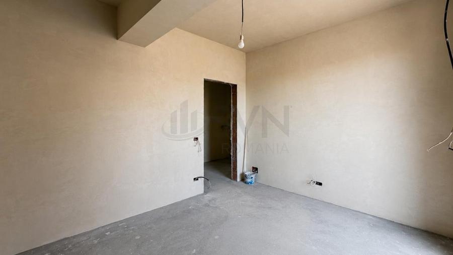 Apartament cu 3 camere semidecomandat în Ștefan cel Mare