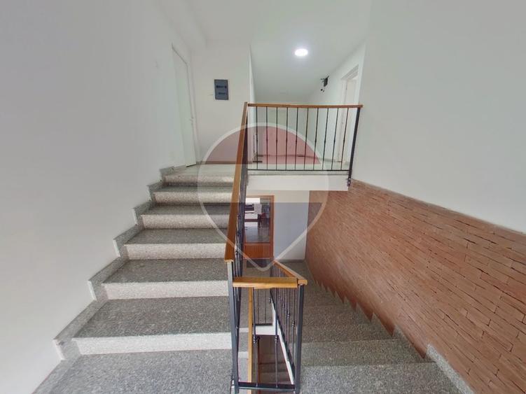 Birou, de 30 mp, în Central