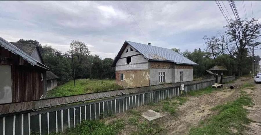 Casă cu 4 camere și mansardă, 1500 mp teren