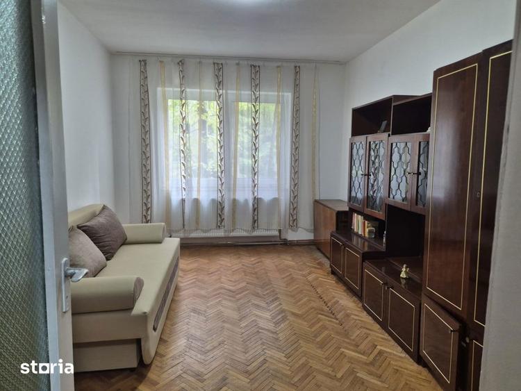 Apartament cu 3 camere decomandat în Săsar