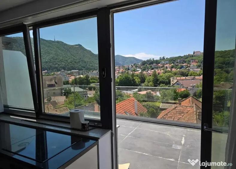 Apartament cu 2 camere decomandat în Centrul Istoric