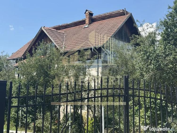 Casă cu 11 camere cu Teren 893 Mp în Lerești