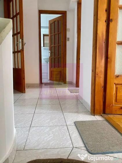 Apartament cu 4 camere decomandat, mobilat în Decebal