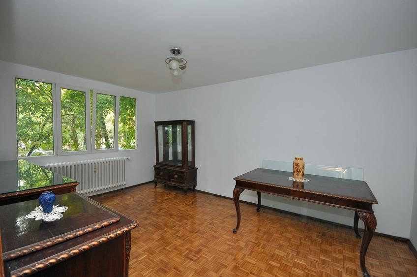 Apartament cu 3 camere decomandat în Drumul Taberei