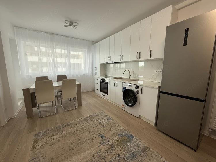 Apartament cu 2 camere decomandat în Tractorul