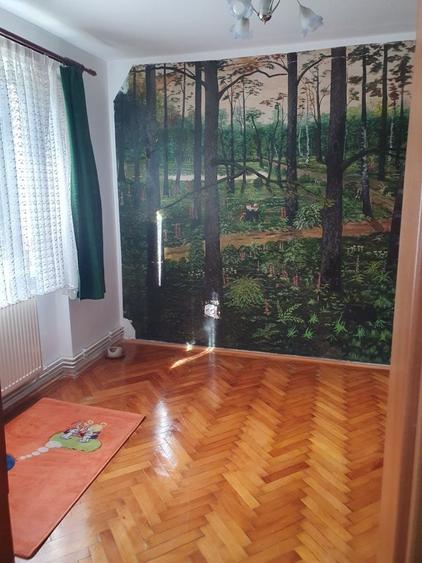 Apartament cu 4 camere semidecomandat în Săsar