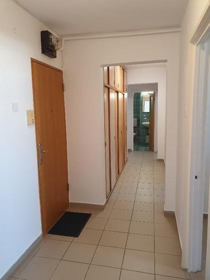 Apartament cu 3 camere decomandat, mobilat în Central
