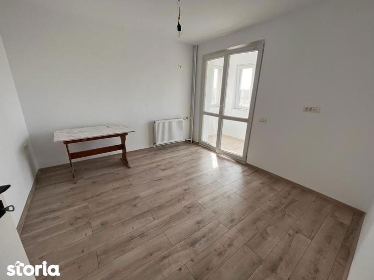 Apartament cu 3 camere semidecomandat în Titan — fotografia 3