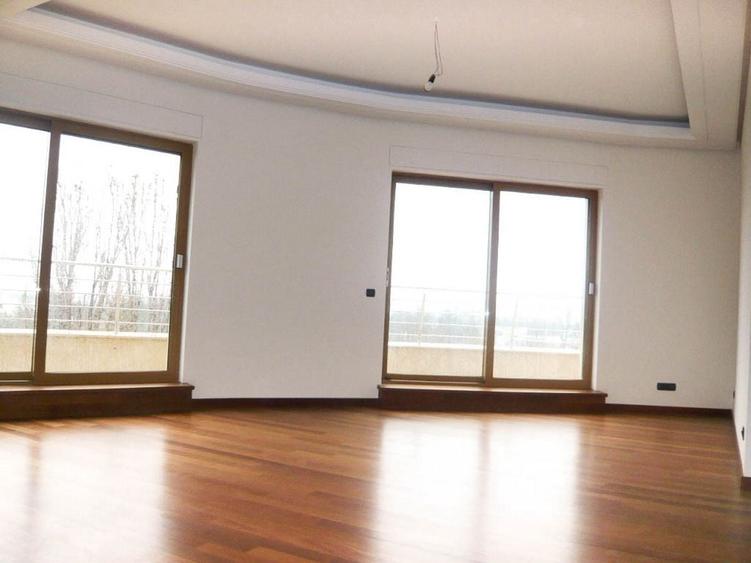 Penthouse cu 3 camere decomandat, mobilat în Primăverii