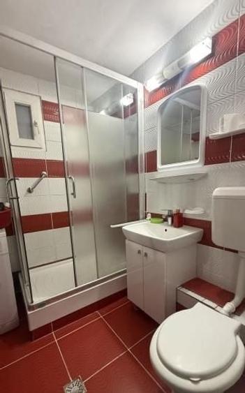 Apartament cu 4 camere semidecomandat, mobilat în Drumul Taberei