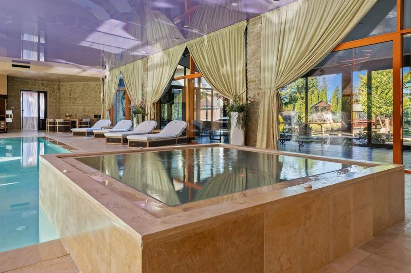 Casă individuală cu 10 camere cu Canalizare în Bran