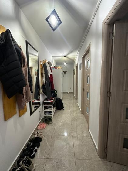 Apartament cu 3 camere decomandat, mobilat în Bragadiru