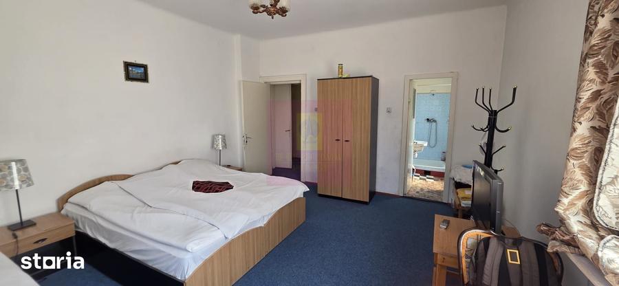 Casă cu 8 camere cu Teren 518 Mp în Central